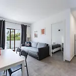 Modern 2 Bdr Flat W/balcony And Pool By Lovelystay Διαμέρισμα