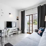 Modern 2 Bdr Flat W/balcony And Pool By Lovelystay Διαμέρισμα Αλμπουφέιρα