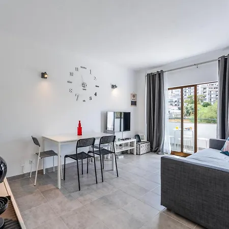 Modern 2 Bdr Flat W/balcony And Pool By Lovelystay * Αλμπουφέιρα