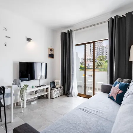 Modern 2 Bdr Flat W/balcony And Pool By Lovelystay Lägenhet Albufeira