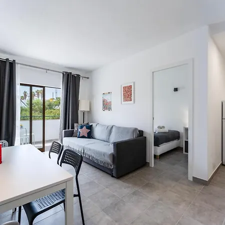 Modern 2 Bdr Flat W/balcony And Pool By Lovelystay Appartement