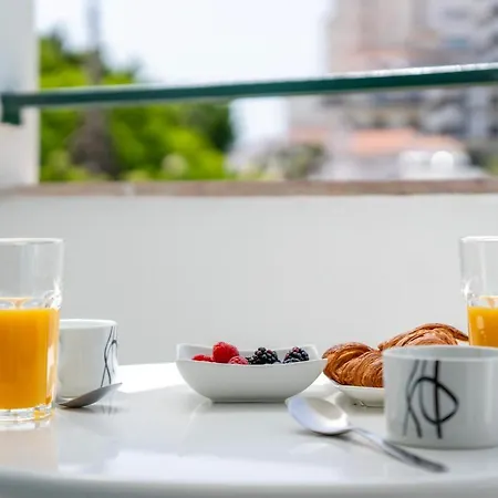 Modern 2 Bdr Flat W/balcony And Pool By Lovelystay Appartement