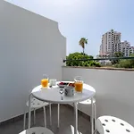 Apartment Modern 2 Bdr Flat W/balcony And Pool By Lovelystay *